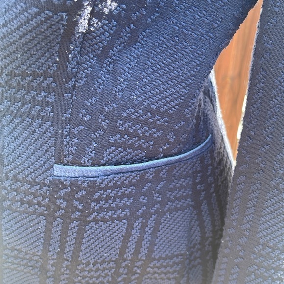 Tommy Hilfiger Navy Blazer/ Jacket Size 8 - Lined-Shoulder Pads - Subtle Pattern - Picture 9 of 12